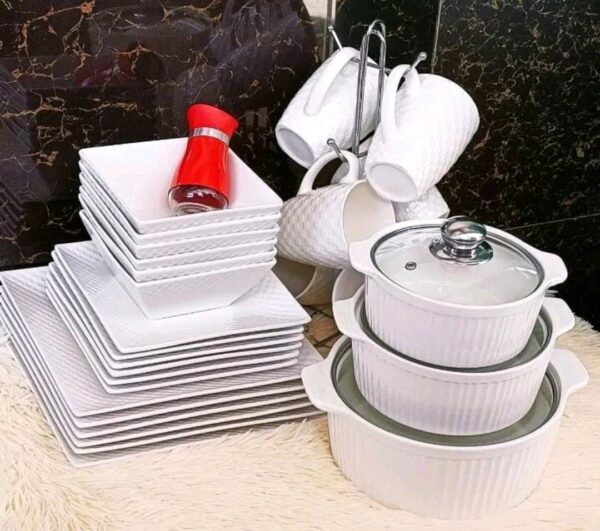 31 square  dinner set of plates,  6 side plates,  6 bowls,  6 mugs,3 serving  bowls  ,3 lids